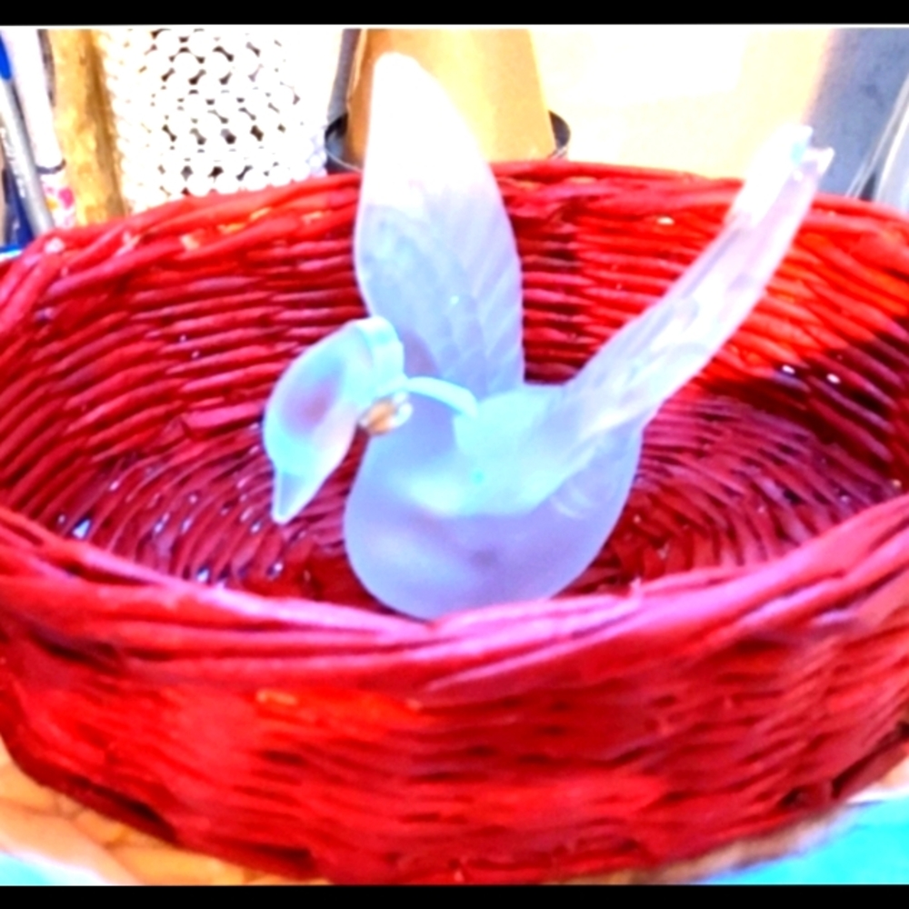 🧺Hand Crafted  BASKET Red. Measures 9"H X 11"W.